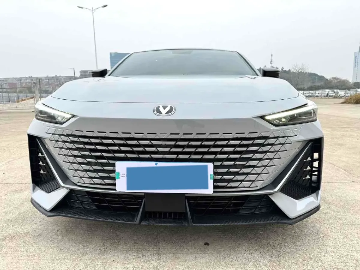 2022 ChangAn UNI-V 1.5T 188HP L4 7DCT,autocango,china used car exporter,china ev exporter,chinese used car exporter,chinese used ev exporter