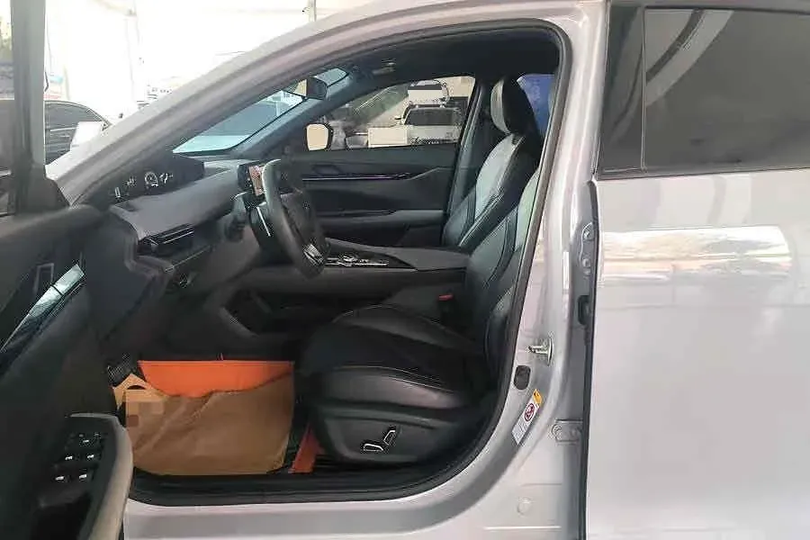 2022 ChangAn UNI-V 1.5T 188HP L4 7DCT,autocango,china used car exporter,china ev exporter,chinese used car exporter,chinese used ev exporter