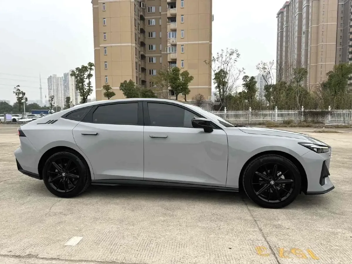 2022 ChangAn UNI-V 1.5T 188HP L4 7DCT,autocango,china used car exporter,china ev exporter,chinese used car exporter,chinese used ev exporter