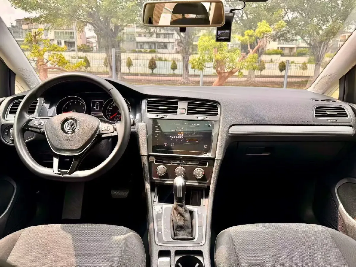 2020 Volkswagen Golf 1.2T 116HP L4 7DCT,autocango,china used car exporter,china ev exporter,chinese used car exporter,chinese used ev exporter