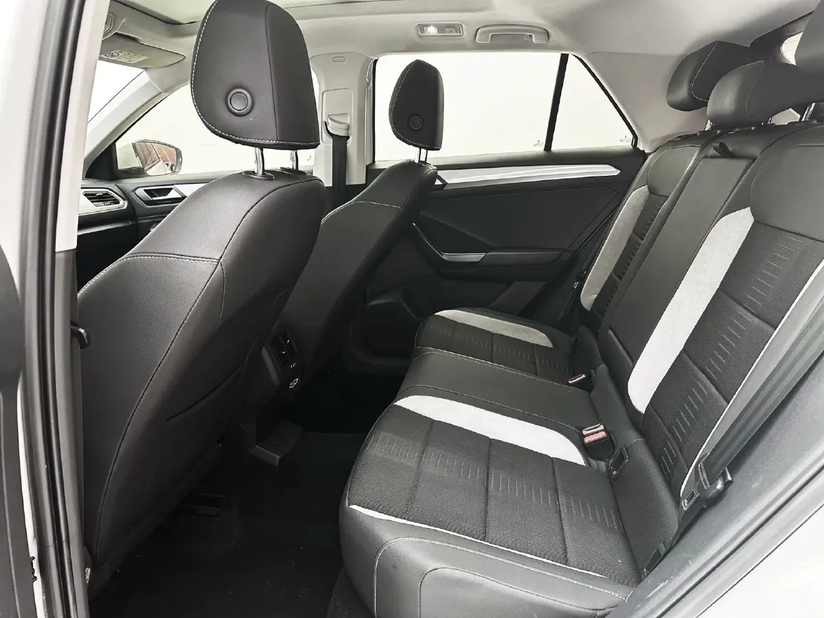 2021 Volkswagen T-Roc 1.4T 150HP L4 7DCT,autocango,china used car exporter,china ev exporter,chinese used car exporter,chinese used ev exporter