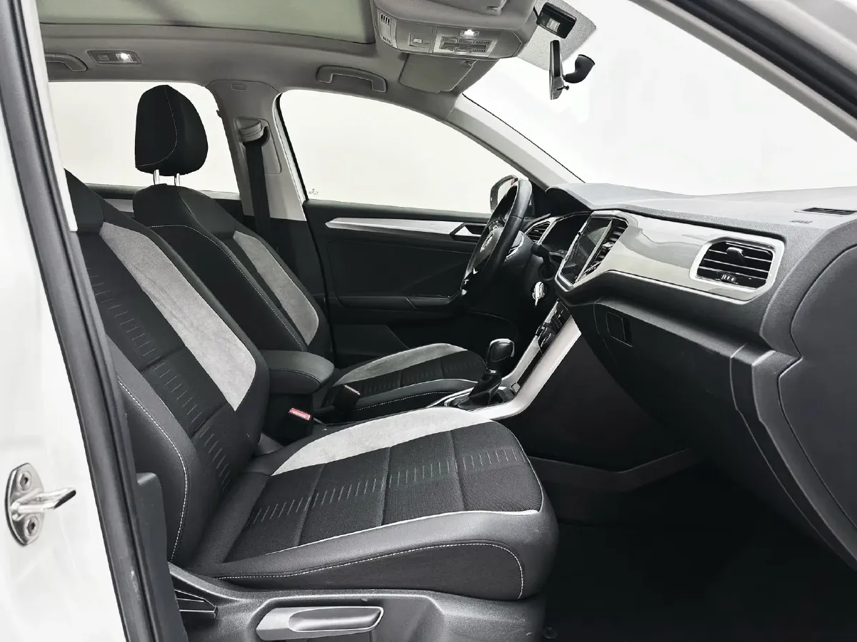 2021 Volkswagen T-Roc 1.4T 150HP L4 7DCT,autocango,china used car exporter,china ev exporter,chinese used car exporter,chinese used ev exporter