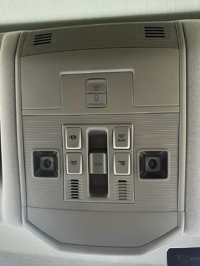 2021 Volkswagen T-Roc 1.4T 150HP L4 7DCT,autocango,china used car exporter,china ev exporter,chinese used car exporter,chinese used ev exporter