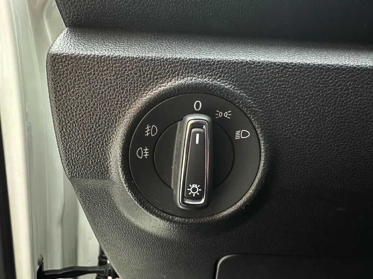 2021 Volkswagen T-Roc 1.4T 150HP L4 7DCT,autocango,china used car exporter,china ev exporter,chinese used car exporter,chinese used ev exporter