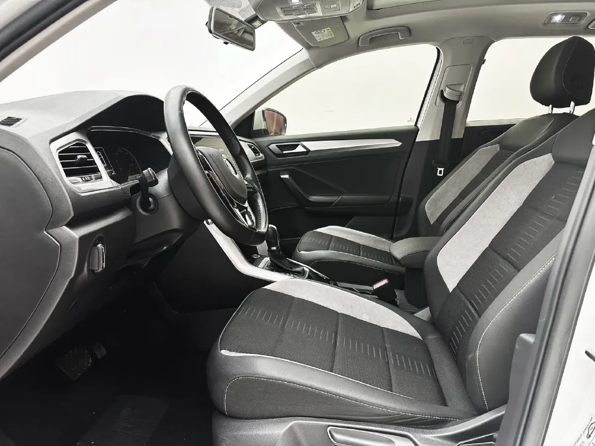 2021 Volkswagen T-Roc 1.4T 150HP L4 7DCT,autocango,china used car exporter,china ev exporter,chinese used car exporter,chinese used ev exporter