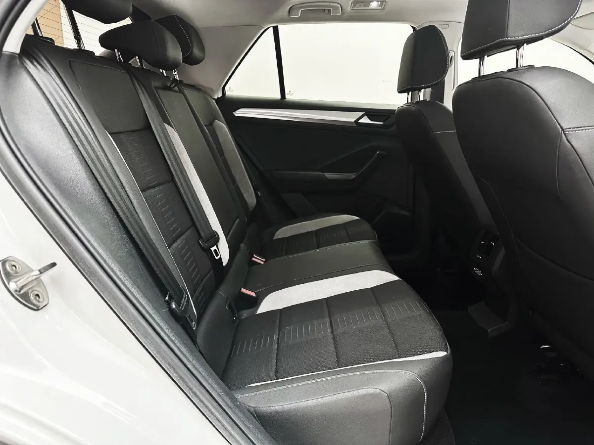 2021 Volkswagen T-Roc 1.4T 150HP L4 7DCT,autocango,china used car exporter,china ev exporter,chinese used car exporter,chinese used ev exporter