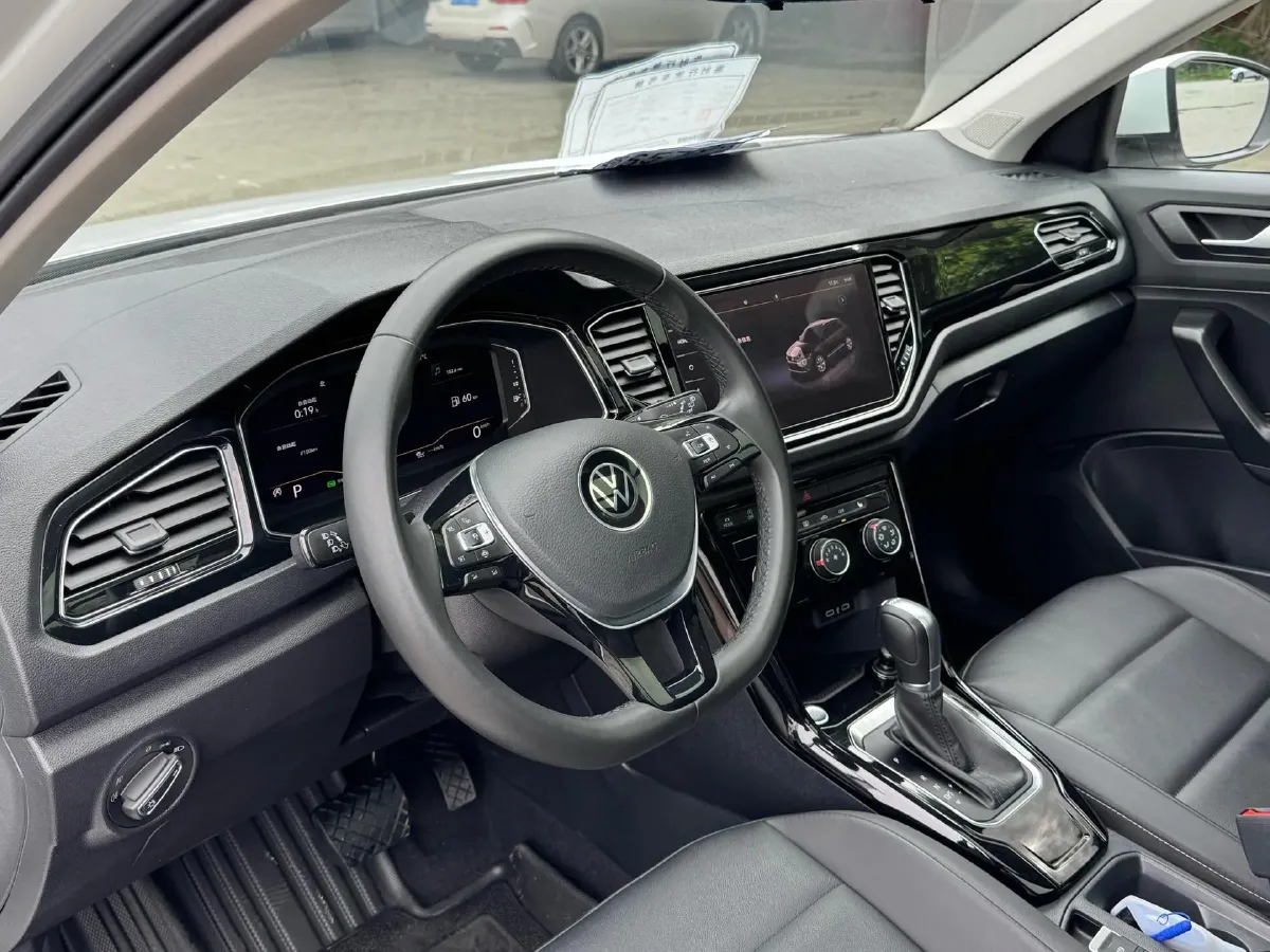 2022 Volkswagen T-Roc 1.4T 150HP L4 7DCT,autocango,china used car exporter,china ev exporter,chinese used car exporter,chinese used ev exporter