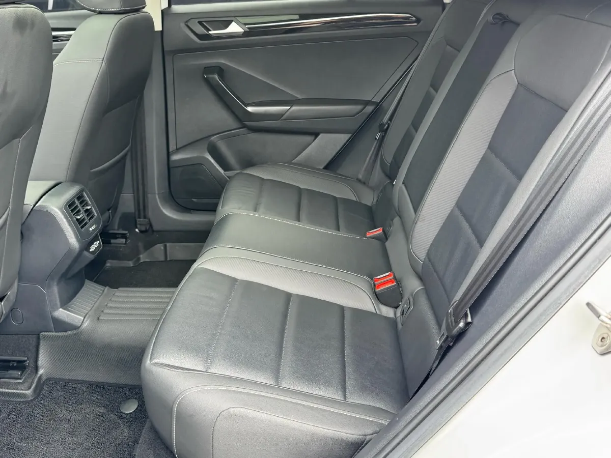 2022 Volkswagen T-Roc 1.4T 150HP L4 7DCT,autocango,china used car exporter,china ev exporter,chinese used car exporter,chinese used ev exporter