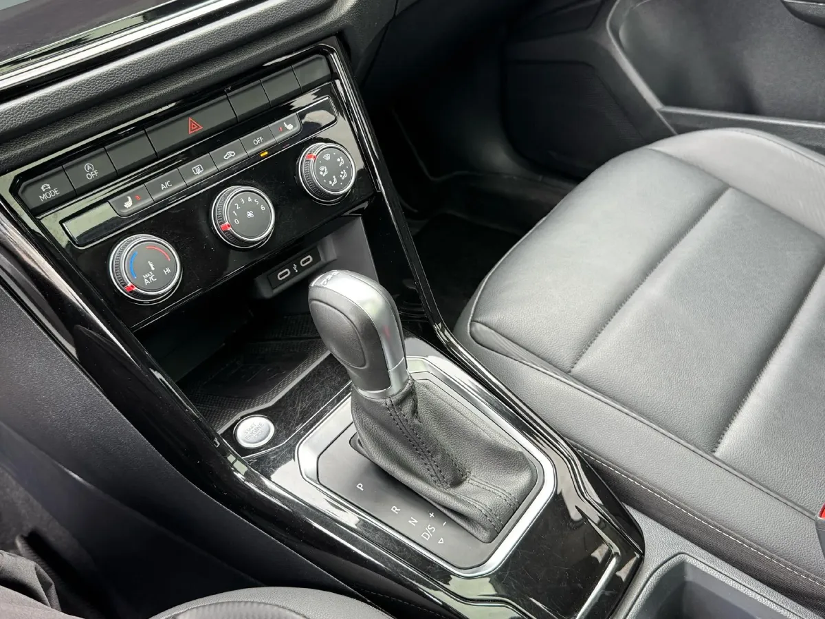 2022 Volkswagen T-Roc 1.4T 150HP L4 7DCT,autocango,china used car exporter,china ev exporter,chinese used car exporter,chinese used ev exporter