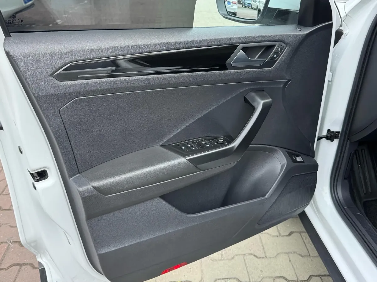 2022 Volkswagen T-Roc 1.4T 150HP L4 7DCT,autocango,china used car exporter,china ev exporter,chinese used car exporter,chinese used ev exporter
