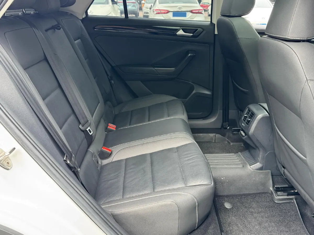 2022 Volkswagen T-Roc 1.4T 150HP L4 7DCT,autocango,china used car exporter,china ev exporter,chinese used car exporter,chinese used ev exporter