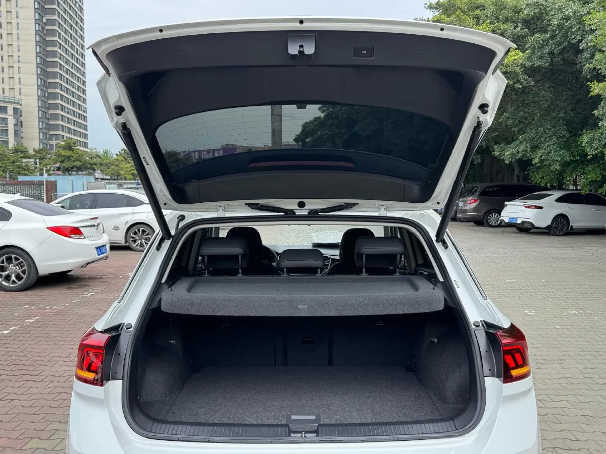 2022 Volkswagen T-Roc 1.4T 150HP L4 7DCT,autocango,china used car exporter,china ev exporter,chinese used car exporter,chinese used ev exporter