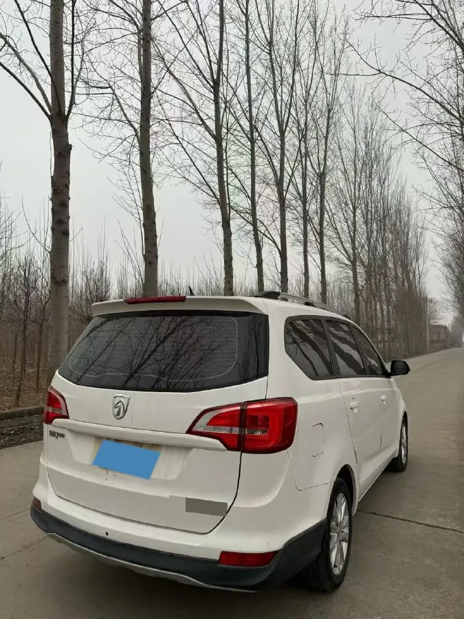 2016 BaoJun 730 1.5L 112HP L4 5MT,autocango,china used car exporter,china ev exporter,chinese used car exporter,chinese used ev exporter