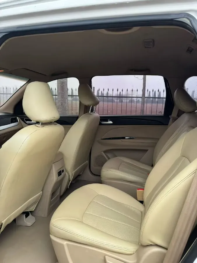 2016 BaoJun 730 1.5L 112HP L4 5MT,autocango,china used car exporter,china ev exporter,chinese used car exporter,chinese used ev exporter