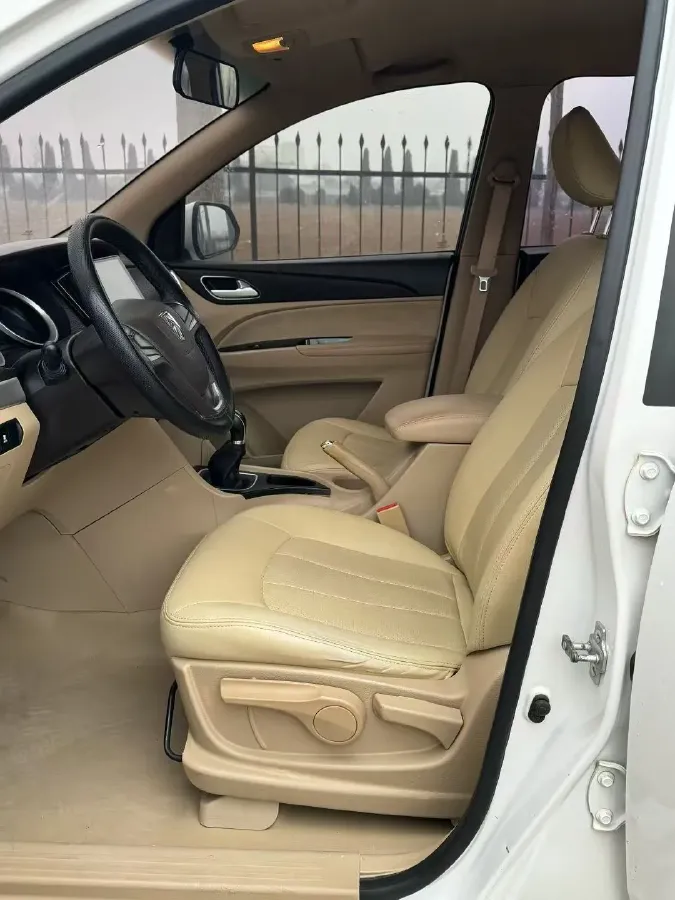2016 BaoJun 730 1.5L 112HP L4 5MT,autocango,china used car exporter,china ev exporter,chinese used car exporter,chinese used ev exporter