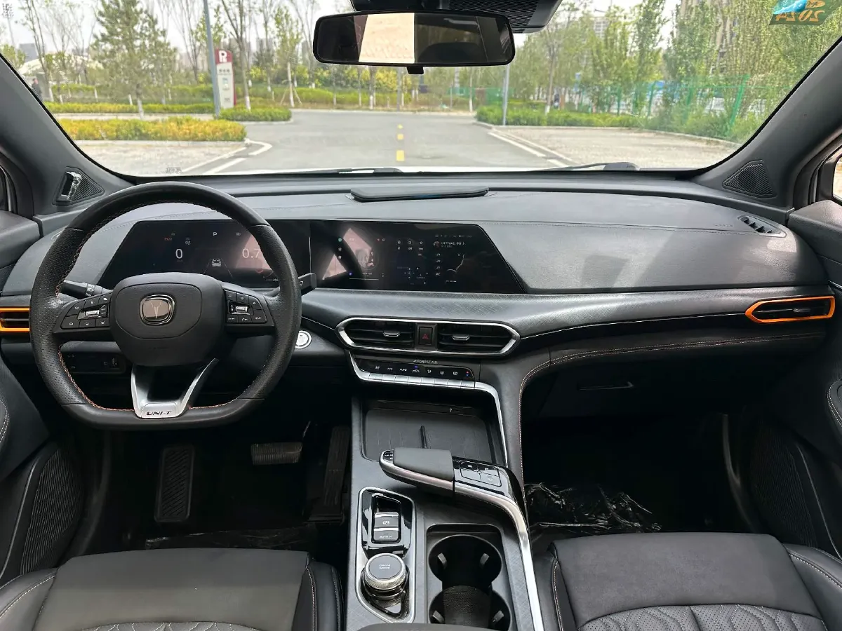 2022 ChangAn UNI-T 1.5T 188HP L4 7DCT,autocango,china used car exporter,china ev exporter,chinese used car exporter,chinese used ev exporter