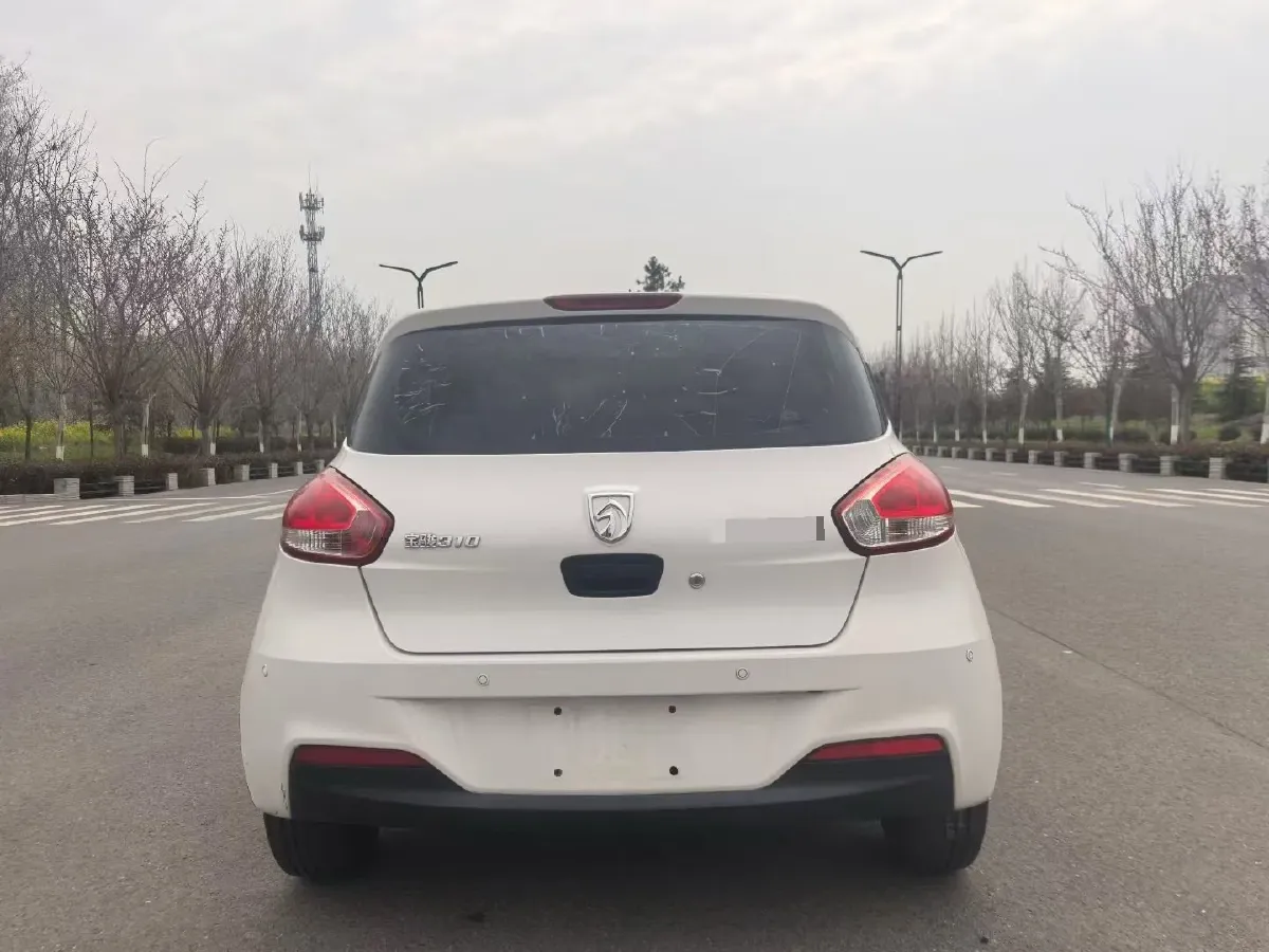 2020 BaoJun 310 1.2L 80HP L4 5MT,autocango,china used car exporter,china ev exporter,chinese used car exporter,chinese used ev exporter