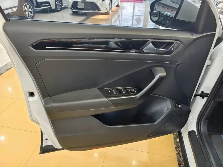 2022 Volkswagen T-Roc 1.4T 150HP L4 7DCT,autocango,china used car exporter,china ev exporter,chinese used car exporter,chinese used ev exporter