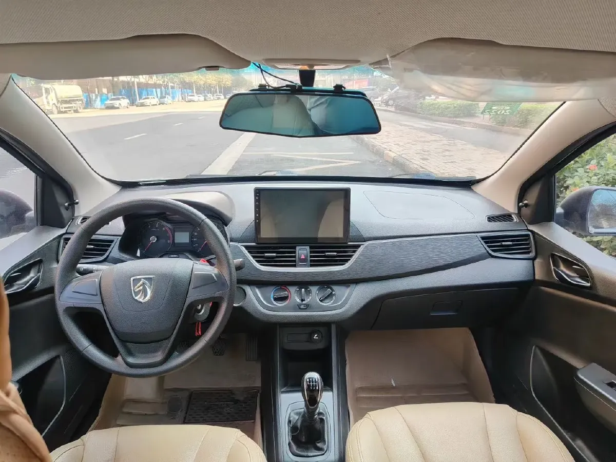 2017 BaoJun 310W 1.2L 82HP L4 6MT,autocango,china used car exporter,china ev exporter,chinese used car exporter,chinese used ev exporter