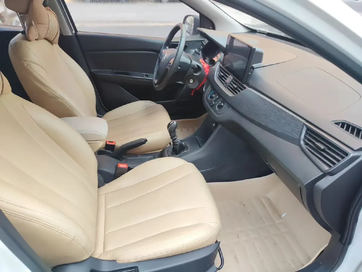 2017 BaoJun 310W 1.2L 82HP L4 6MT,autocango,china used car exporter,china ev exporter,chinese used car exporter,chinese used ev exporter