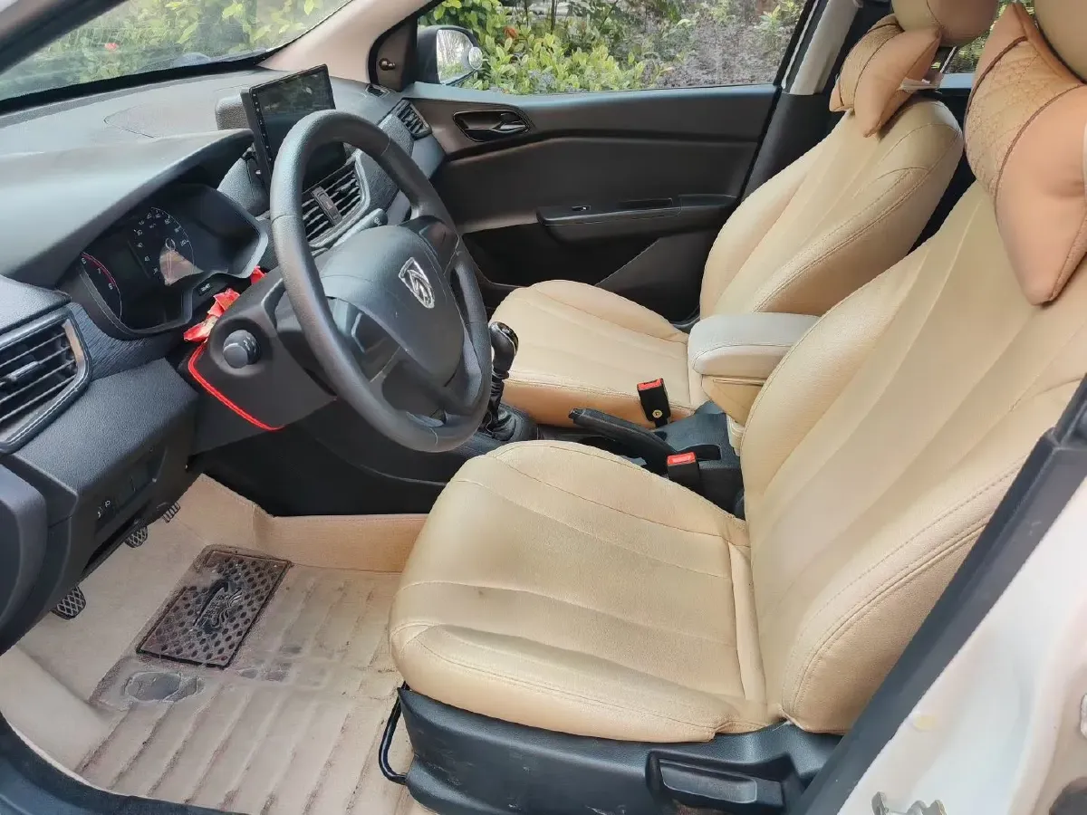 2017 BaoJun 310W 1.2L 82HP L4 6MT,autocango,china used car exporter,china ev exporter,chinese used car exporter,chinese used ev exporter