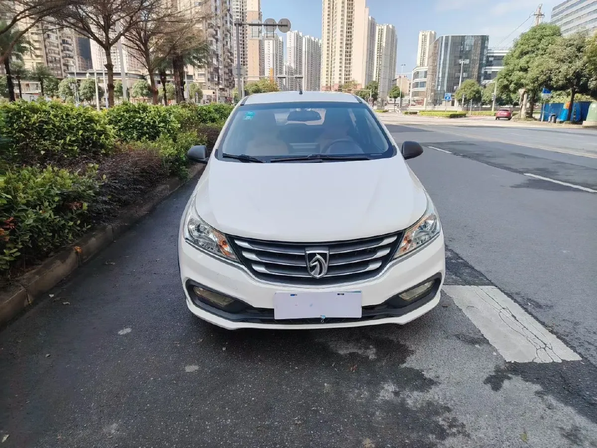 2017 BaoJun 310W 1.2L 82HP L4 6MT,autocango,china used car exporter,china ev exporter,chinese used car exporter,chinese used ev exporter