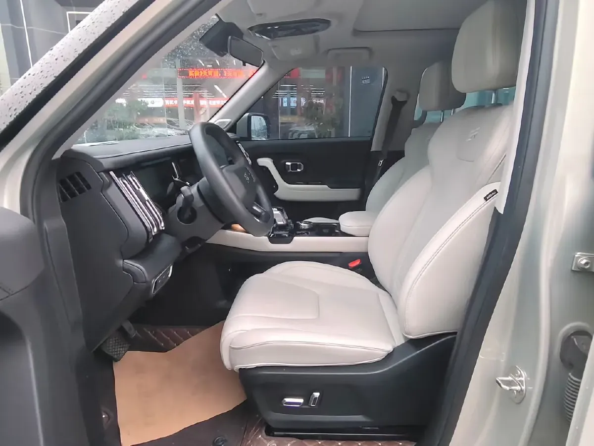 2025 MAXUS XinTu V70 2.0T 150HP L4 9AT,autocango,china used car exporter,china ev exporter,chinese used car exporter,chinese used ev exporter