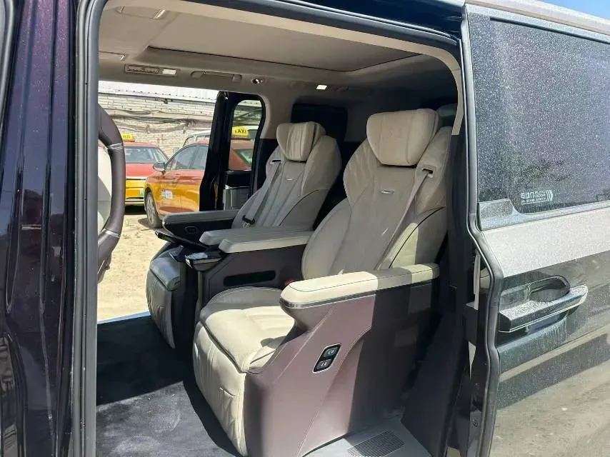 2023 HongQi HQ9 2.0T 252HP L4 8AT,autocango,china used car exporter,china ev exporter,chinese used car exporter,chinese used ev exporter