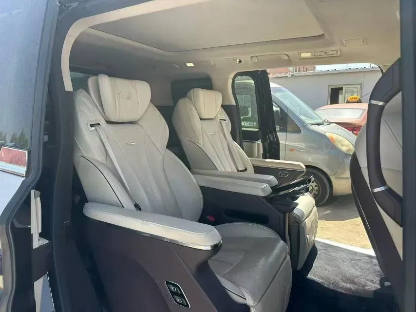 2023 HongQi HQ9 2.0T 252HP L4 8AT,autocango,china used car exporter,china ev exporter,chinese used car exporter,chinese used ev exporter