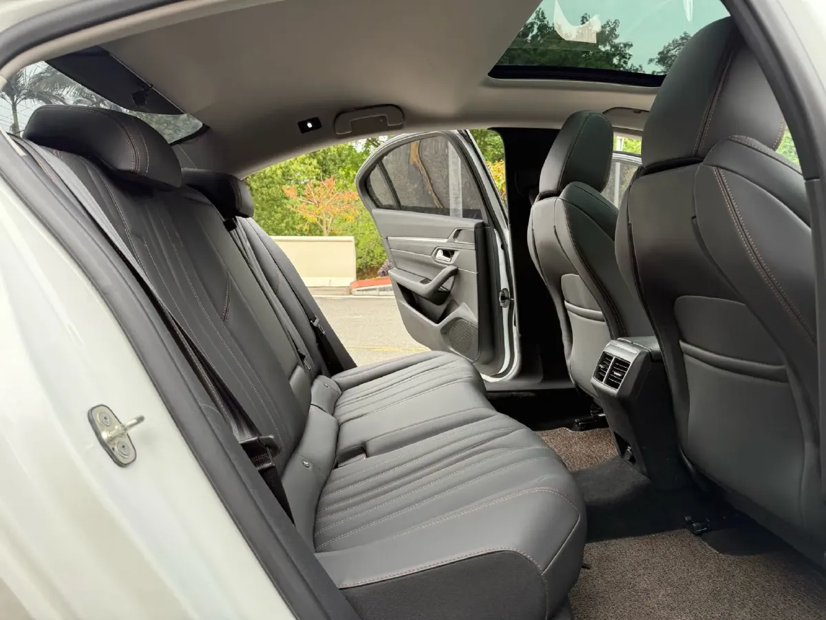 2022 Peugeot 508 1.8T 211HP L4 8AT,autocango,china used car exporter,china ev exporter,chinese used car exporter,chinese used ev exporter