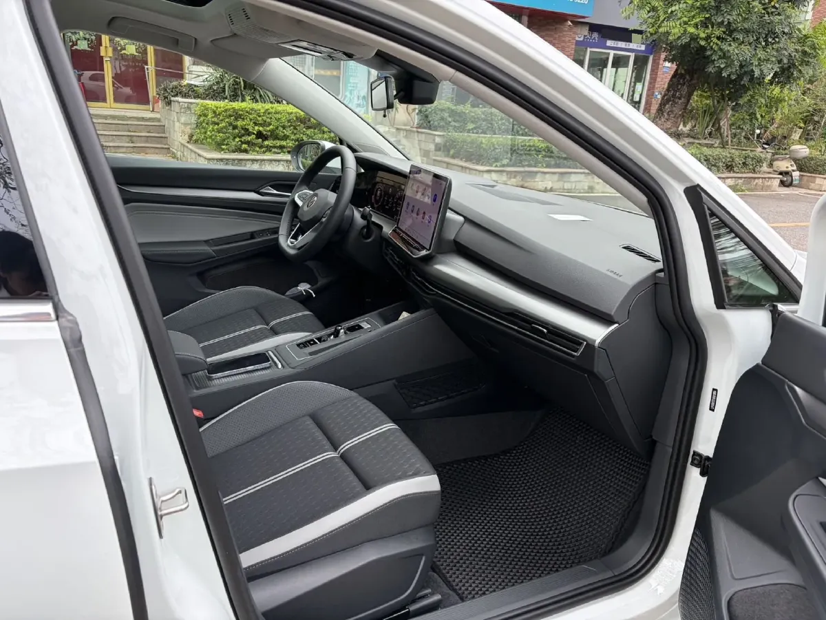 2025 Volkswagen Golf 1.5T 160HP L4 7DCT,autocango,china used car exporter,china ev exporter,chinese used car exporter,chinese used ev exporter