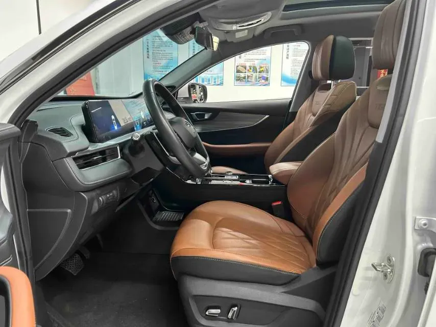 2021 Chery Tiggo 8 Plus 1.6T 197HP L4 7DCT,autocango,china used car exporter,china ev exporter,chinese used car exporter,chinese used ev exporter