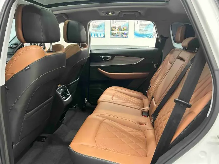 2021 Chery Tiggo 8 Plus 1.6T 197HP L4 7DCT,autocango,china used car exporter,china ev exporter,chinese used car exporter,chinese used ev exporter