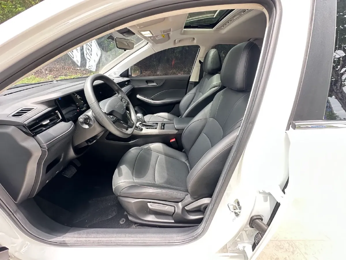 2023 Roewe i5 1.5L 129HP L4 CVT,autocango,china used car exporter,china ev exporter,chinese used car exporter,chinese used ev exporter