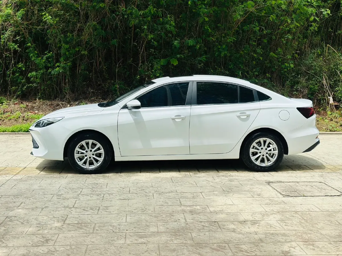 2023 Roewe i5 1.5L 129HP L4 CVT,autocango,china used car exporter,china ev exporter,chinese used car exporter,chinese used ev exporter