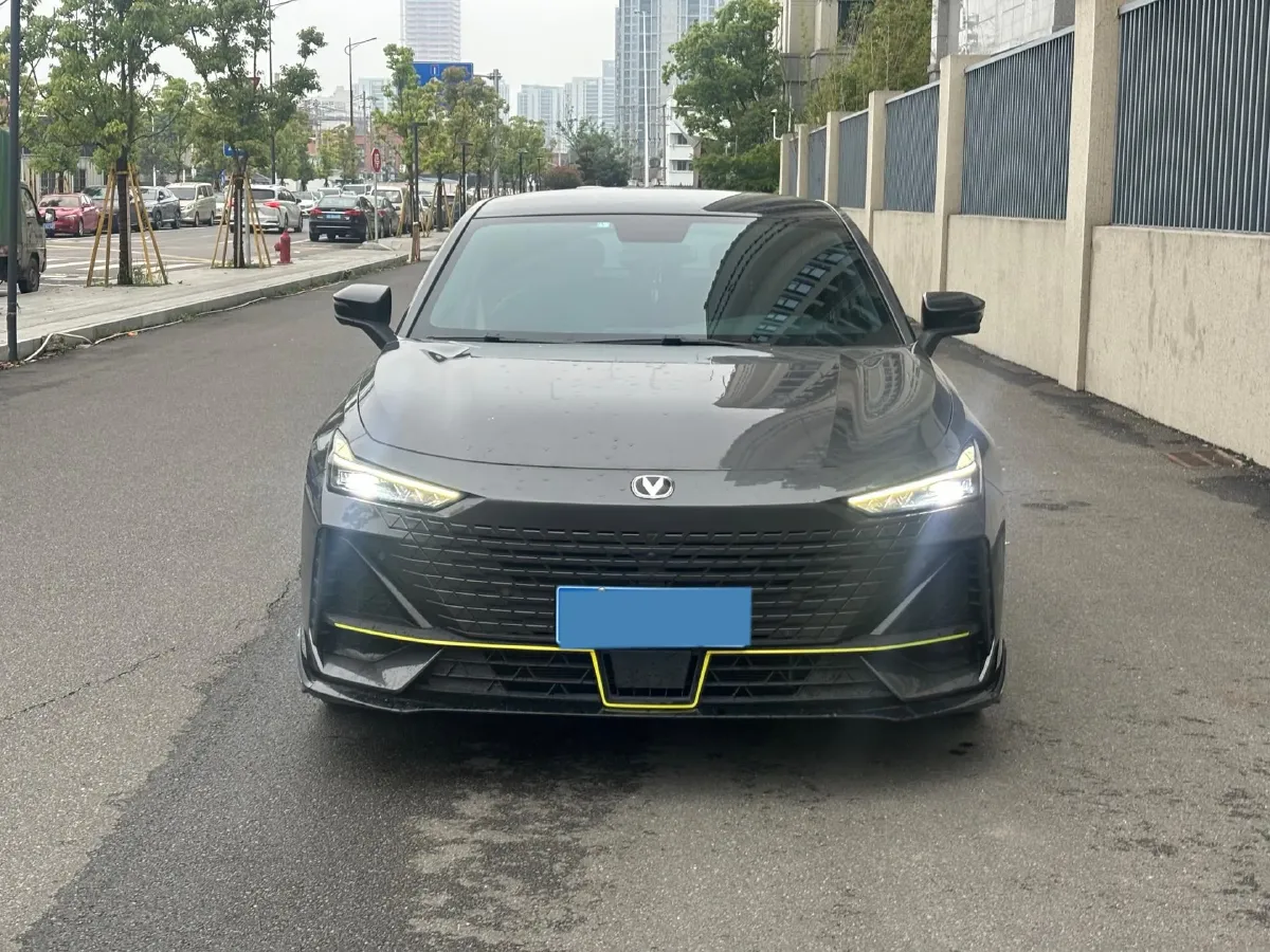 2023 ChangAn UNI-V 1.5T 188HP L4 7DCT,autocango,china used car exporter,china ev exporter,chinese used car exporter,chinese used ev exporter