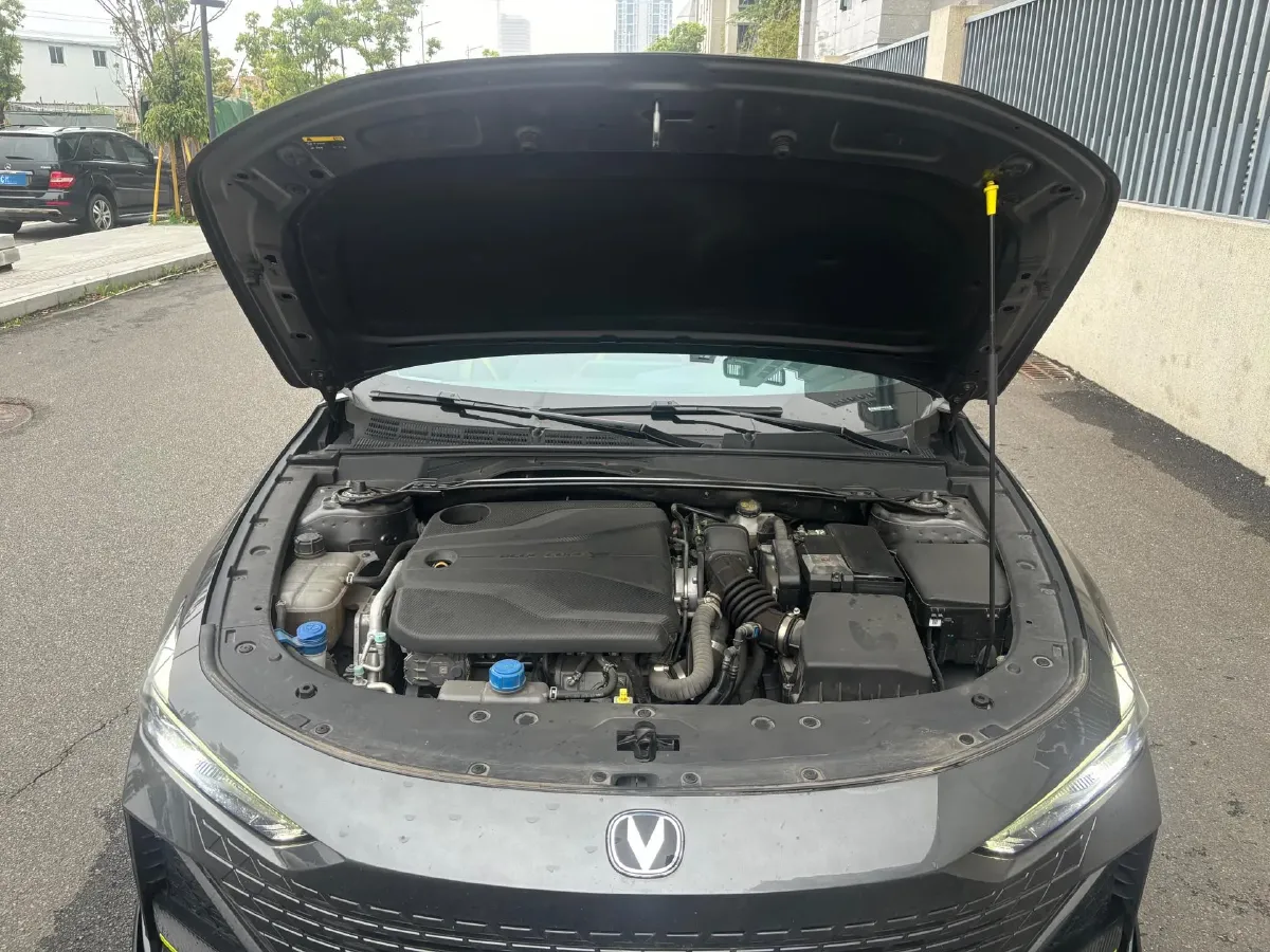 2023 ChangAn UNI-V 1.5T 188HP L4 7DCT,autocango,china used car exporter,china ev exporter,chinese used car exporter,chinese used ev exporter