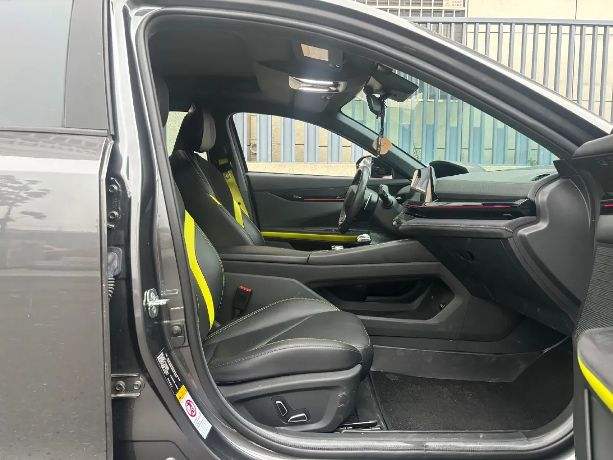 2023 ChangAn UNI-V 1.5T 188HP L4 7DCT,autocango,china used car exporter,china ev exporter,chinese used car exporter,chinese used ev exporter