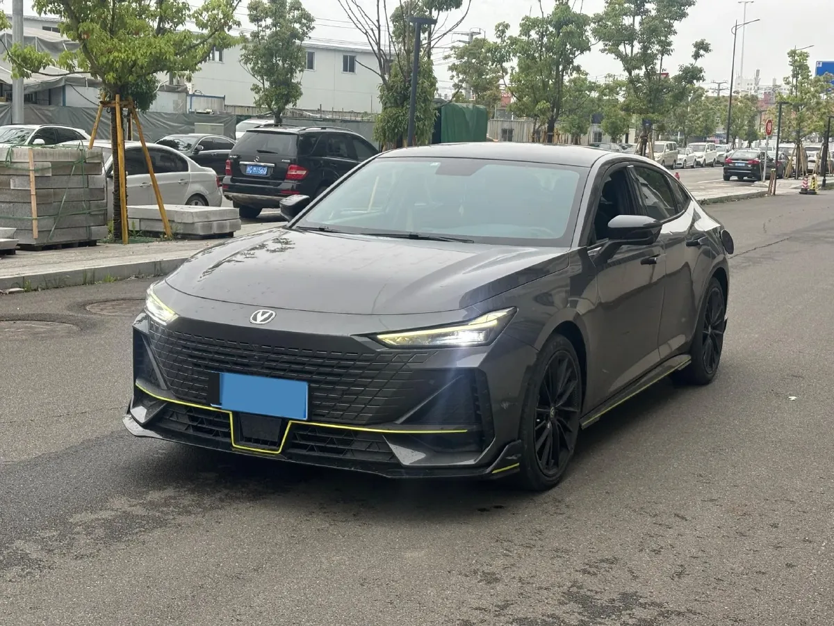 2023 ChangAn UNI-V 1.5T 188HP L4 7DCT,autocango,china used car exporter,china ev exporter,chinese used car exporter,chinese used ev exporter