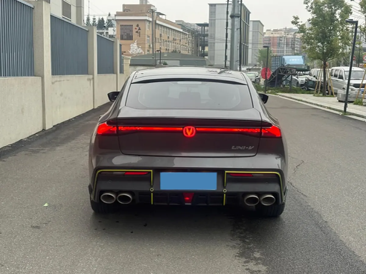 2023 ChangAn UNI-V 1.5T 188HP L4 7DCT,autocango,china used car exporter,china ev exporter,chinese used car exporter,chinese used ev exporter