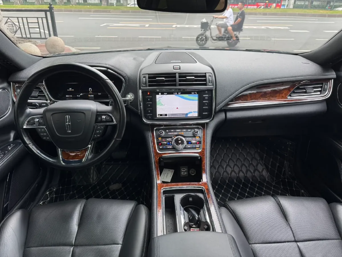 2017 Lincoln Continental 2.0T 261HP L4 6AT,autocango,china used car exporter,china ev exporter,chinese used car exporter,chinese used ev exporter