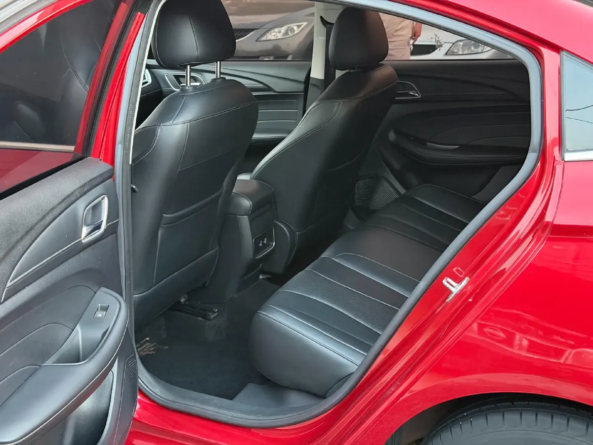 2019 Roewe i5 1.5L 120HP L4 5MT,autocango,china used car exporter,china ev exporter,chinese used car exporter,chinese used ev exporter