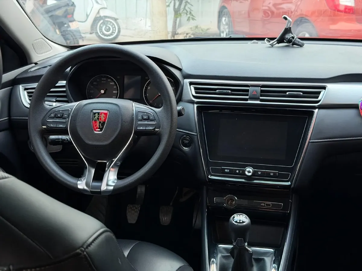 2019 Roewe i5 1.5L 120HP L4 5MT,autocango,china used car exporter,china ev exporter,chinese used car exporter,chinese used ev exporter