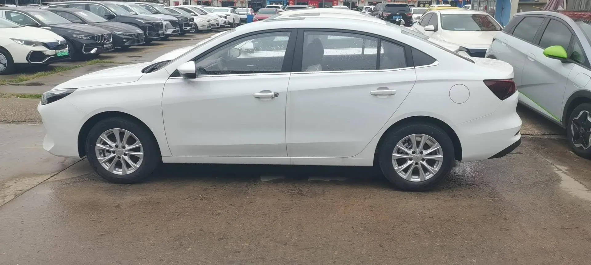 2026 Roewe i5 1.5L 129HP L4 CVT,autocango,china used car exporter,china ev exporter,chinese used car exporter,chinese used ev exporter