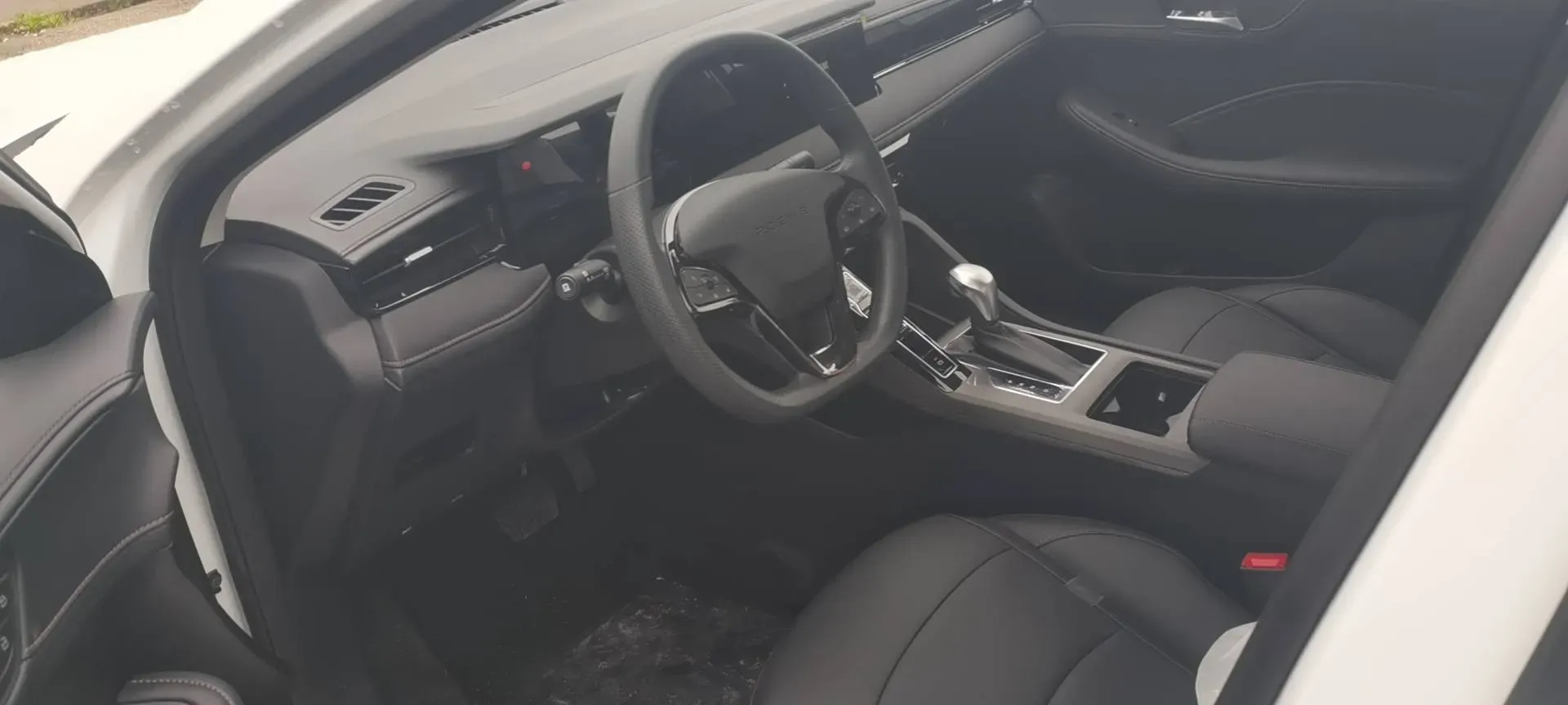 2026 Roewe i5 1.5L 129HP L4 CVT,autocango,china used car exporter,china ev exporter,chinese used car exporter,chinese used ev exporter