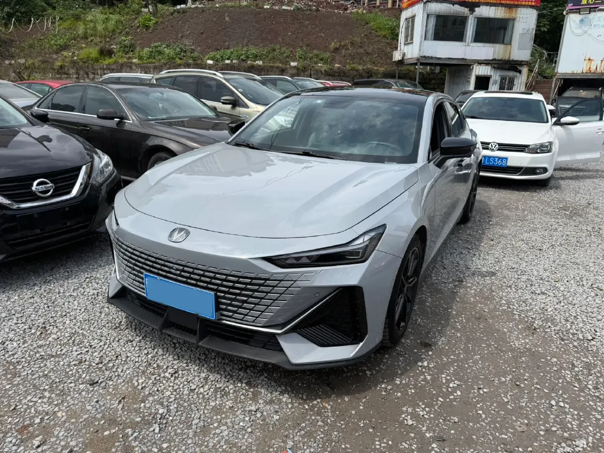 2022 ChangAn UNI-V 1.5T 188HP L4 7DCT,autocango,china used car exporter,china ev exporter,chinese used car exporter,chinese used ev exporter