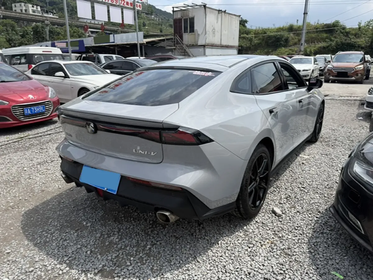 2022 ChangAn UNI-V 1.5T 188HP L4 7DCT,autocango,china used car exporter,china ev exporter,chinese used car exporter,chinese used ev exporter