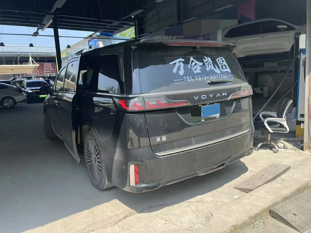 2025 Voyah Dream 1.5T 150HP L4 PHEV 41.7KWH,autocango,china used car exporter,china ev exporter,chinese used car exporter,chinese used ev exporter