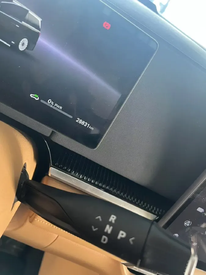 2025 Voyah Dream 1.5T 150HP L4 PHEV 41.7KWH,autocango,china used car exporter,china ev exporter,chinese used car exporter,chinese used ev exporter