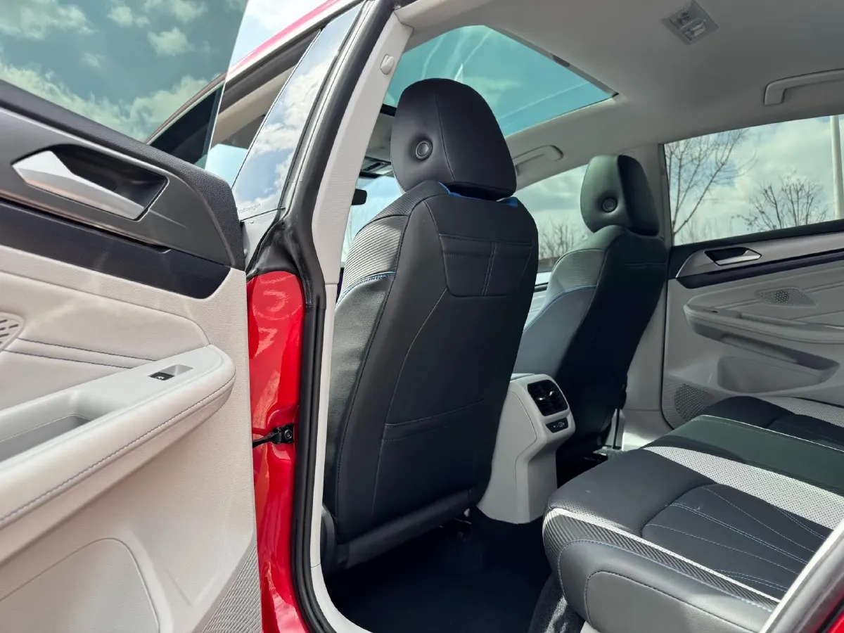 2022 Skoda Superb 2.0T 186HP L4 7DCT,autocango,china used car exporter,china ev exporter,chinese used car exporter,chinese used ev exporter